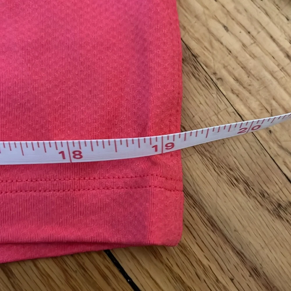 Lululemon Women's Pink Crop Top - Picture 6 of 7